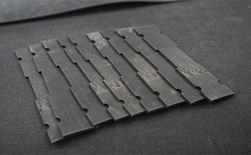 振動刀切割機切割橡膠的優(yōu)勢解析——高效智能的橡膠切割機解決方案